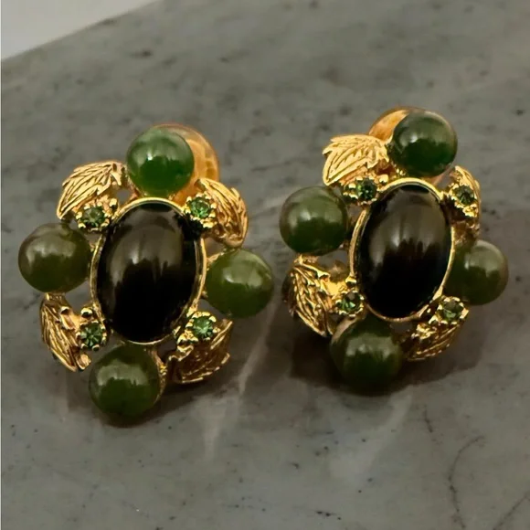 Vintage St. John Jade Beaded Gold-tone Clip-on Earrings - Picture 9 of 12